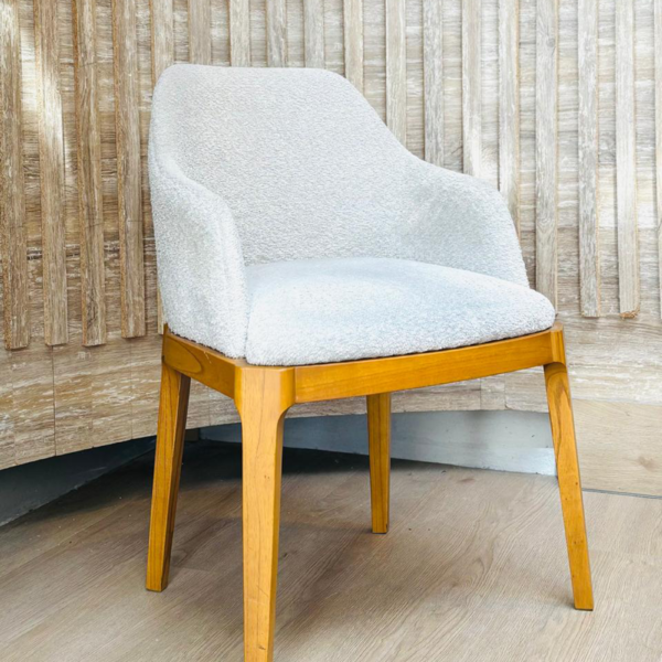 Laury con Brazos-galeria1 Laury con Brazos-galeria1